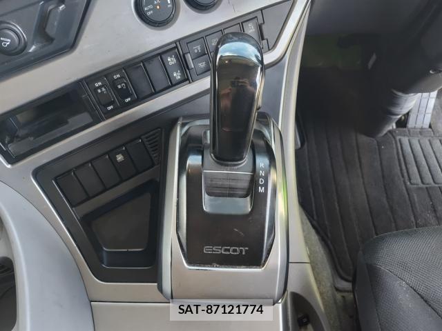 Nissan QUON 2021-03 8797243-27