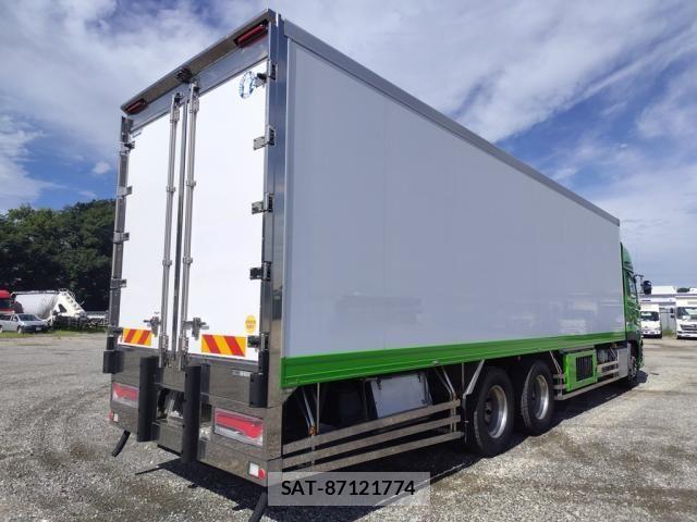 Nissan QUON 2021-03 8797243-2