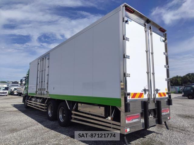 Nissan QUON 2021-03 8797243-3