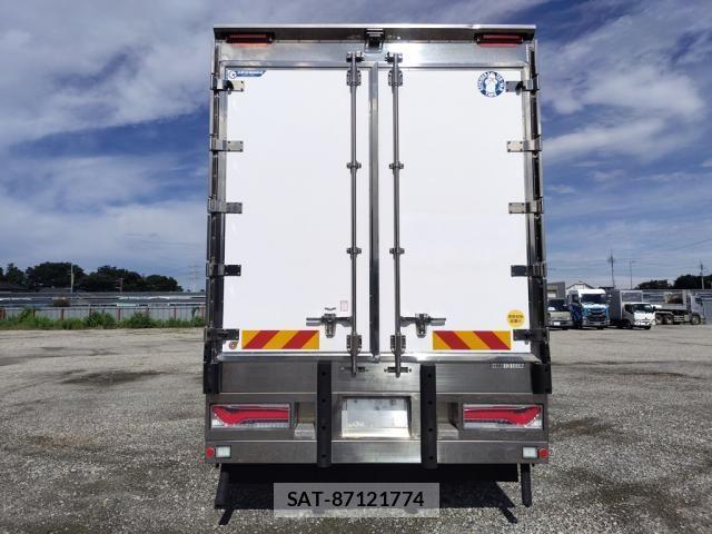 Nissan QUON 2021-03 8797243-4