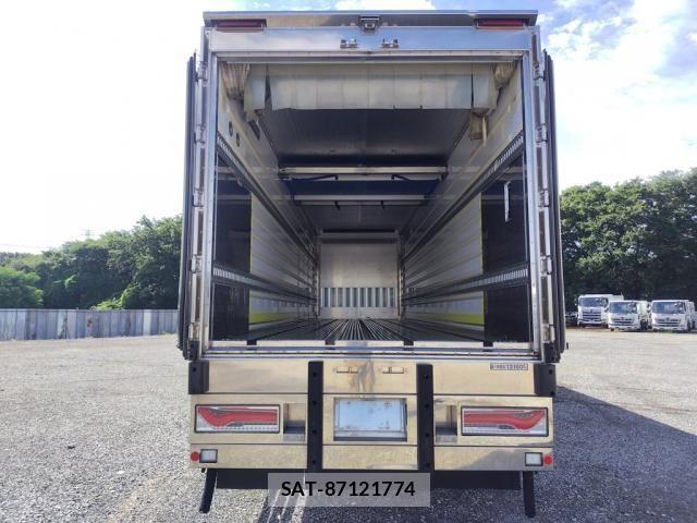 Nissan QUON 2021-03 8797243-5