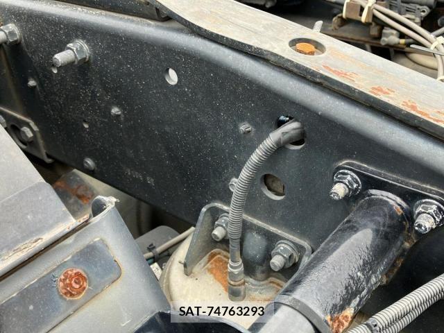 Nissan QUON 2018-06 8797244-9