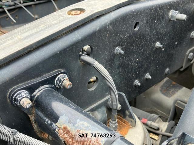 Nissan QUON 2018-06 8797244-10