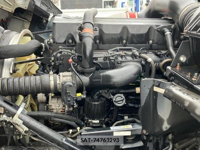Nissan QUON 2018-06 8797244-12
