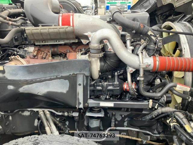 Nissan QUON 2018-06 8797244-13