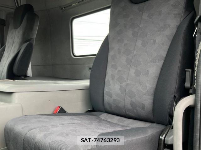Nissan QUON 2018-06 8797244-15