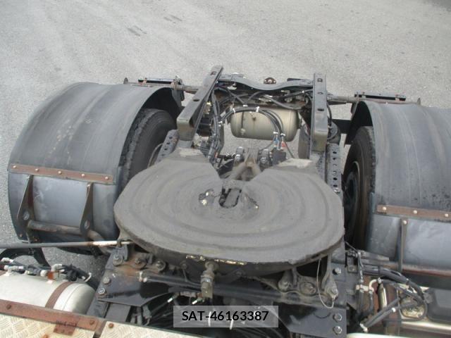 Nissan QUON 2015-06 8797246-11