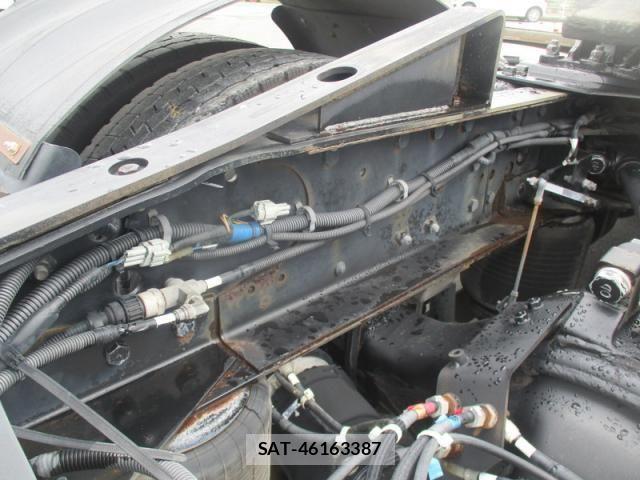 Nissan QUON 2015-06 8797246-16
