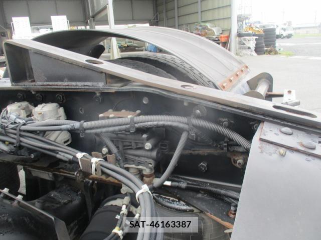 Nissan QUON 2015-06 8797246-17