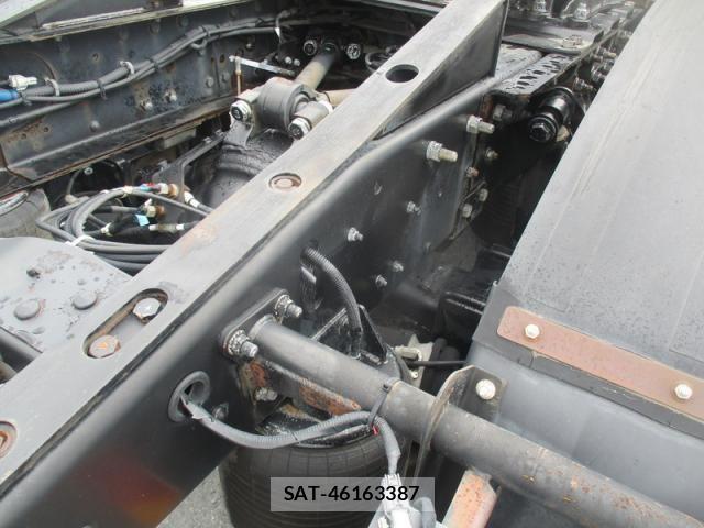 Nissan QUON 2015-06 8797246-18