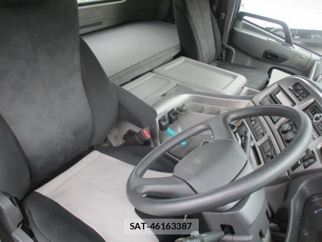Nissan QUON 2015-06 8797246-21