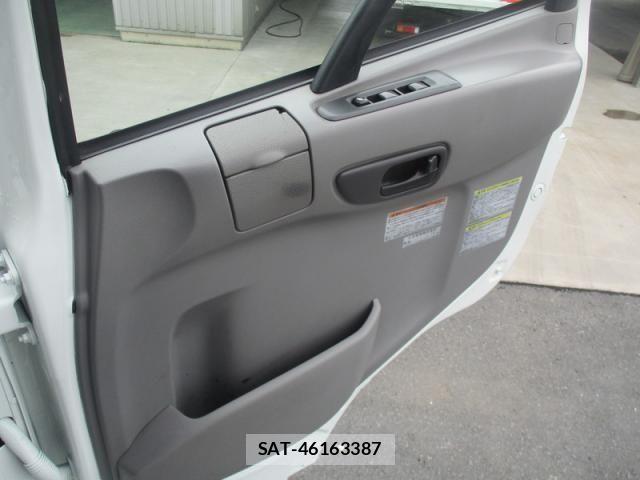 Nissan QUON 2015-06 8797246-22