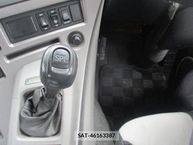 Nissan QUON 2015-06 8797246-25