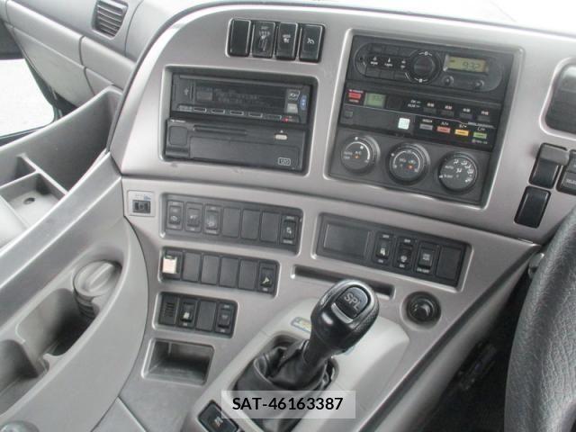 Nissan QUON 2015-06 8797246-26