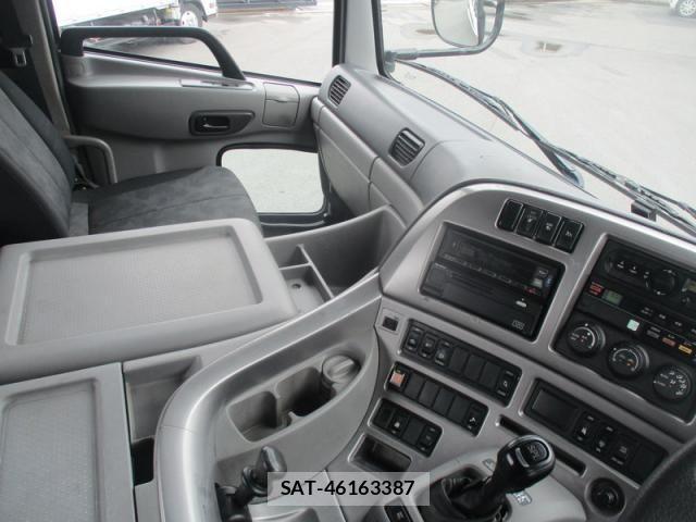 Nissan QUON 2015-06 8797246-27