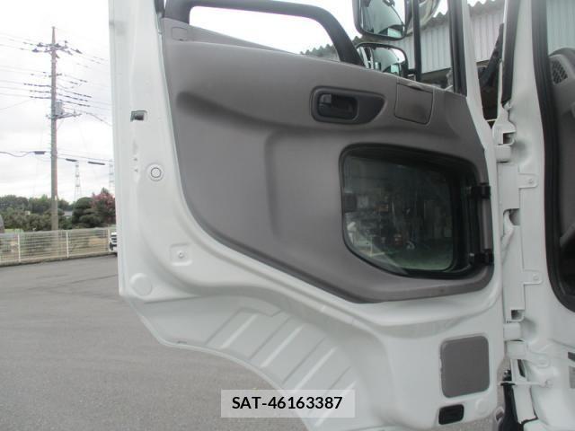 Nissan QUON 2015-06 8797246-28