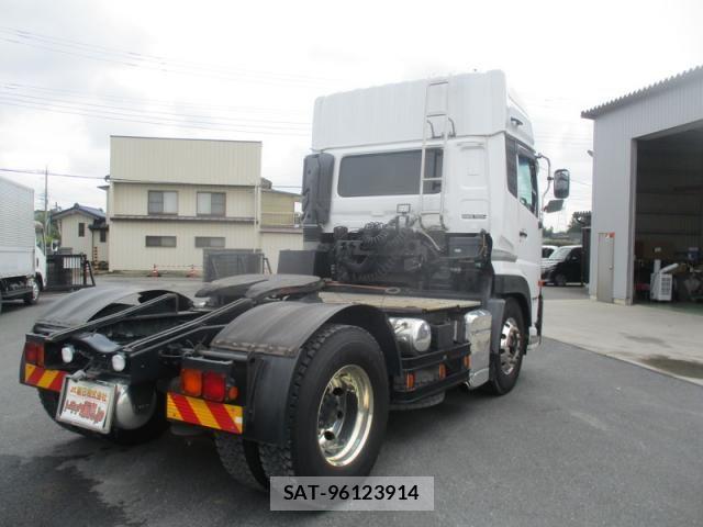 Nissan QUON 2017-05 8849638-9