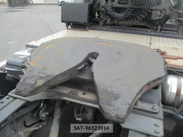 Nissan QUON 2017-05 8849638-16