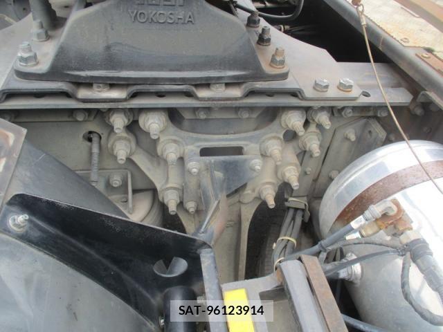 Nissan QUON 2017-05 8849638-17