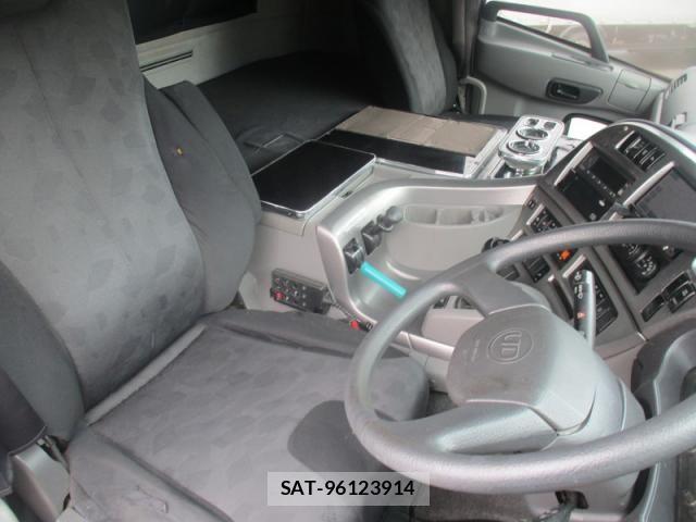 Nissan QUON 2017-05 8849638-19