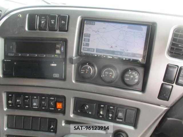 Nissan QUON 2017-05 8849638-23