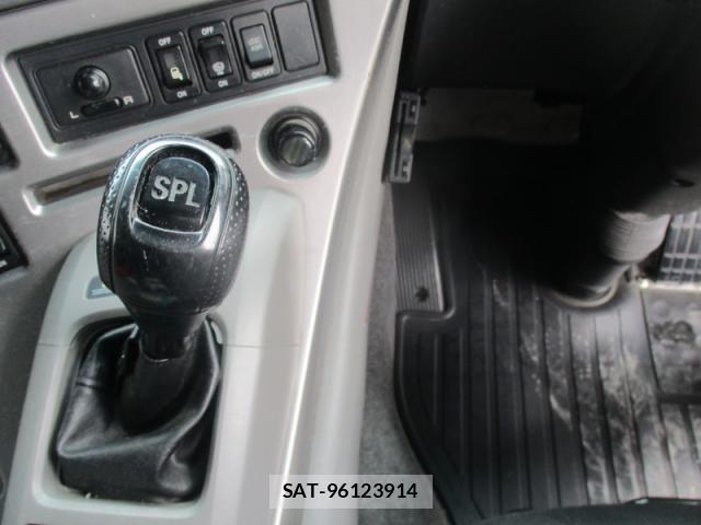 Nissan QUON 2017-05 8849638-24