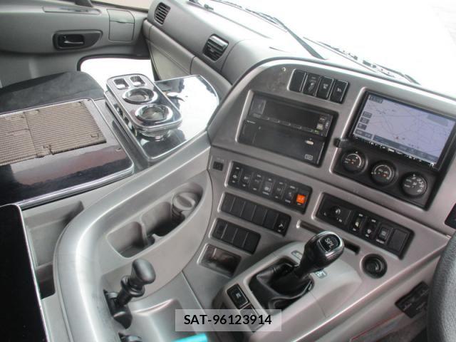 Nissan QUON 2017-05 8849638-25