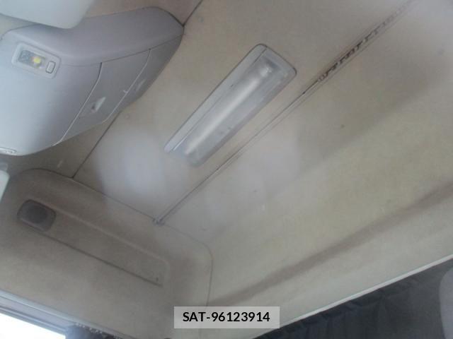 Nissan QUON 2017-05 8849638-27