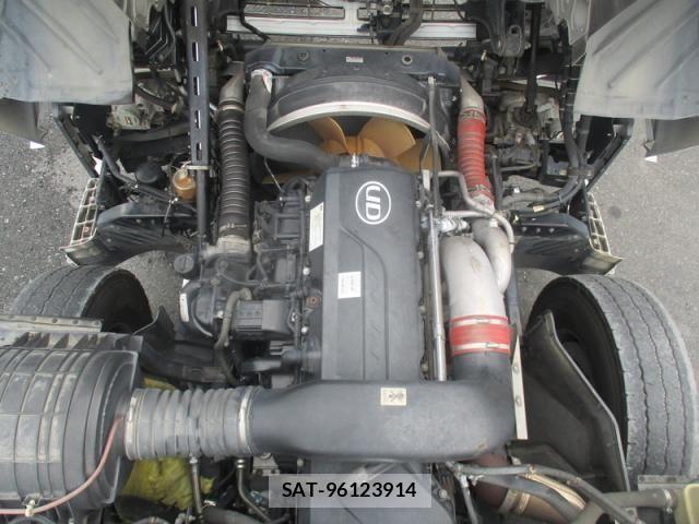 Nissan QUON 2017-05 8849638-29