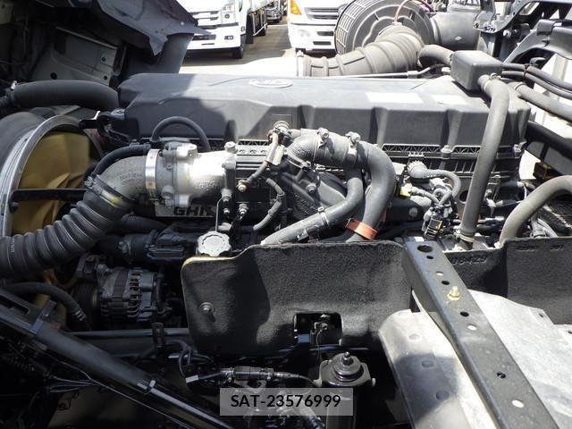 Nissan QUON 2017-08 8850445-11