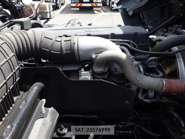 Nissan QUON 2017-08 8850445-12