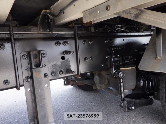 Nissan QUON 2017-08 8850445-17