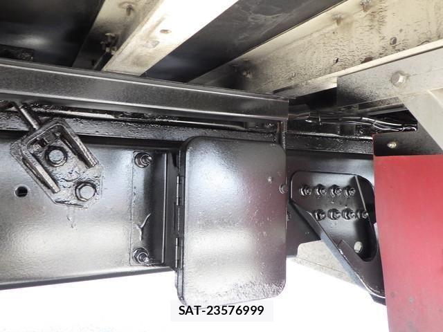 Nissan QUON 2017-08 8850445-19