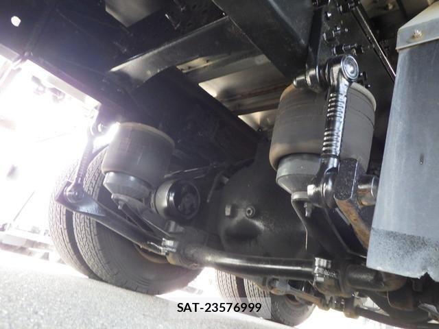Nissan QUON 2017-08 8850445-21