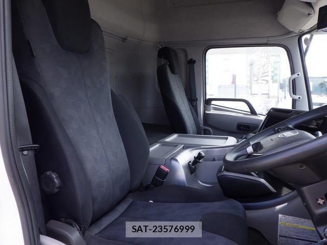 Nissan QUON 2017-08 8850445-22