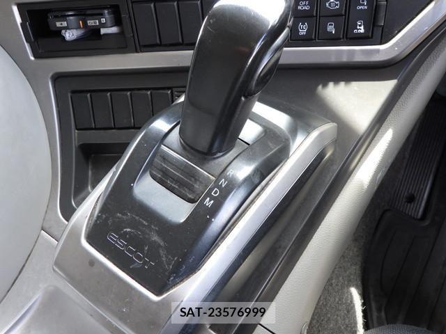Nissan QUON 2017-08 8850445-25