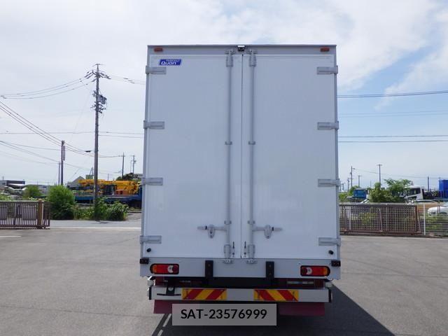 Nissan QUON 2017-08 8850445-6