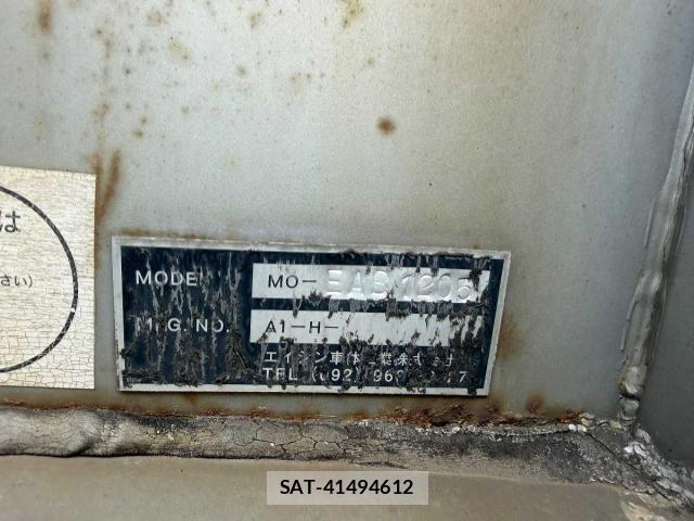 Nissan QUON 2017-11 8871901-15