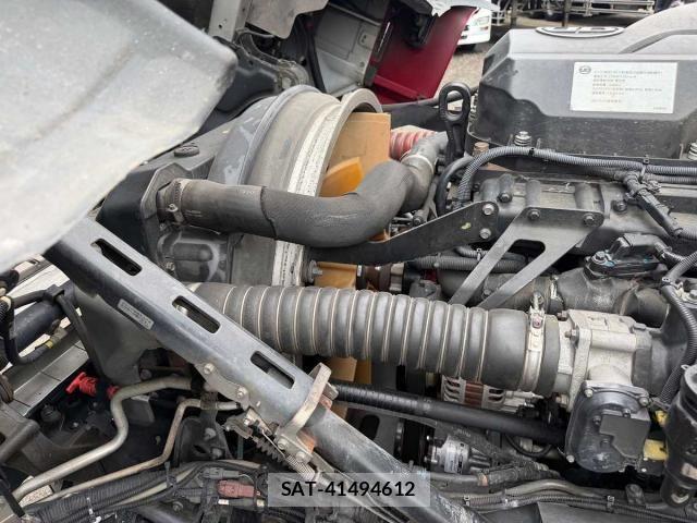 Nissan QUON 2017-11 8871901-27