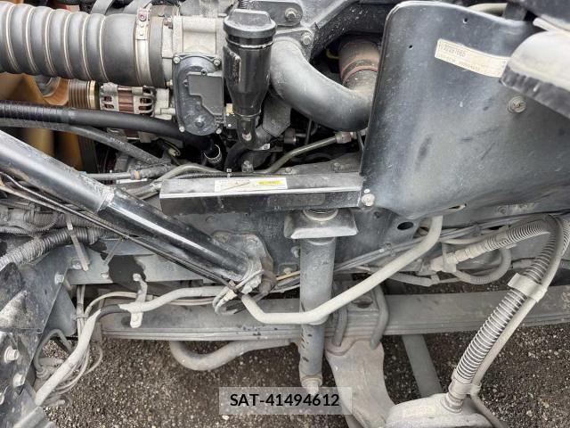 Nissan QUON 2017-11 8871901-29