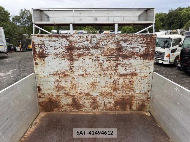 Nissan QUON 2017-11 8871901-6