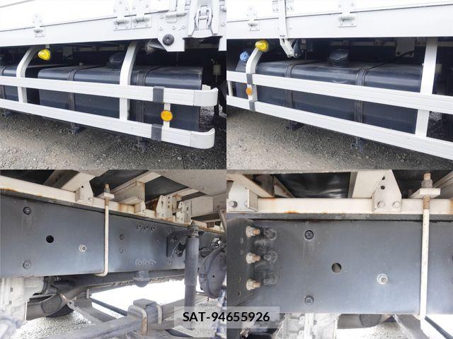 Nissan QUON 2017-11 8871899-16