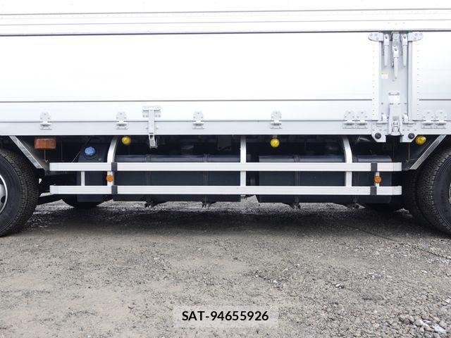 Nissan QUON 2017-11 8871899-17