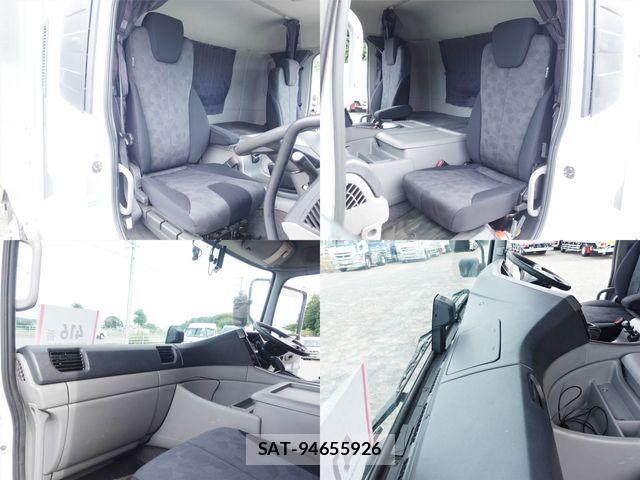 Nissan QUON 2017-11 8871899-18