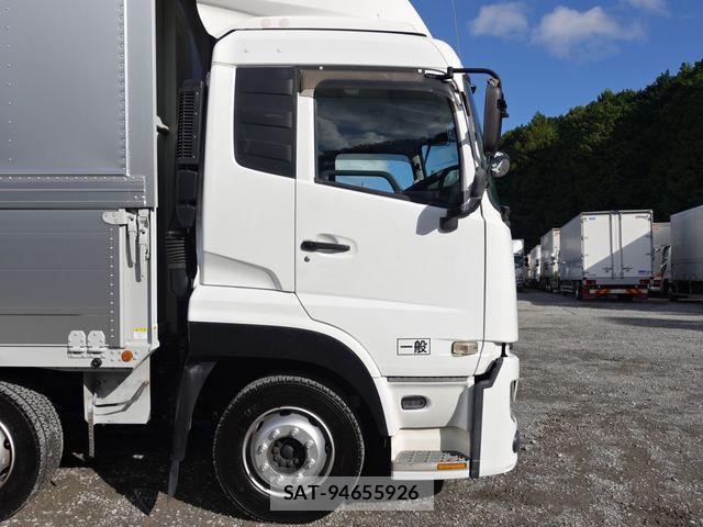 Nissan QUON 2017-11 8871899-2