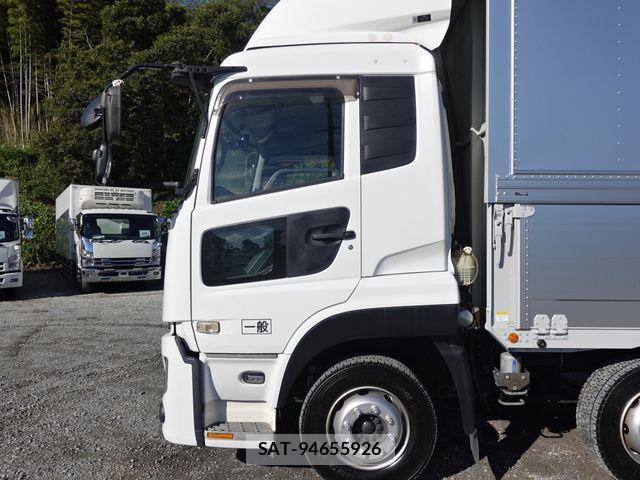 Nissan QUON 2017-11 8871899-6