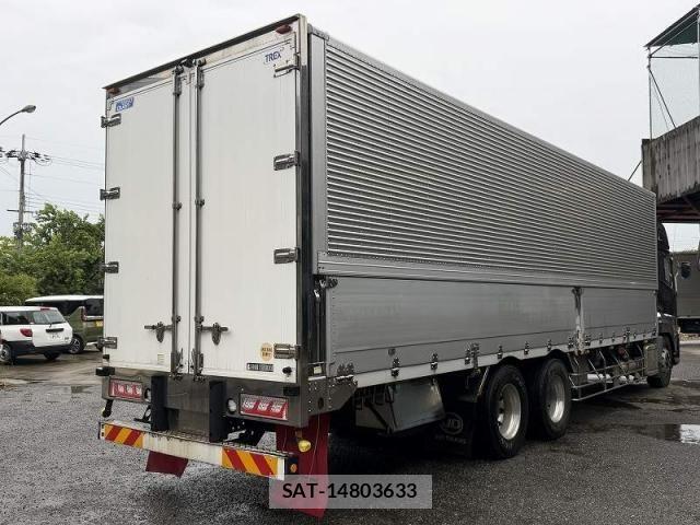 Nissan QUON 2016-05 8871902-13
