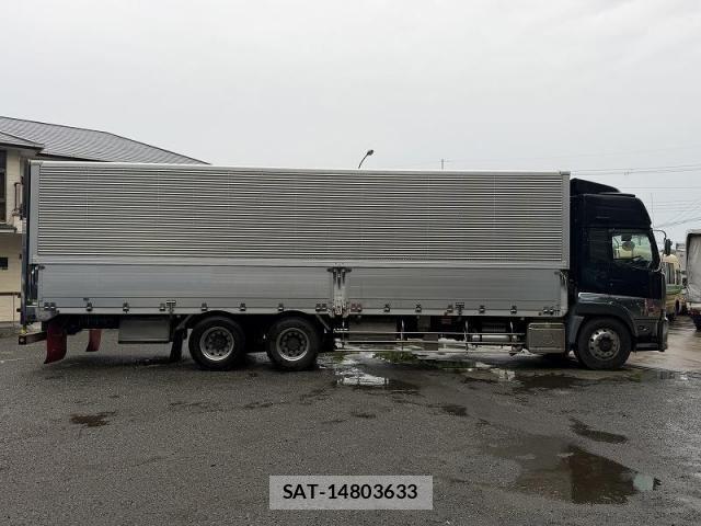 Nissan QUON 2016-05 8871902-15