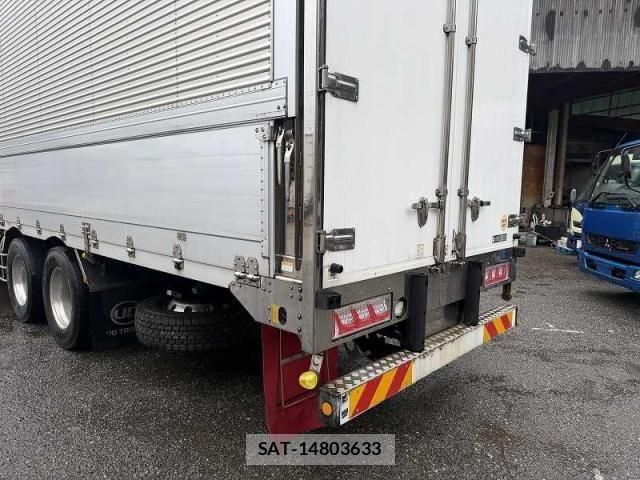 Nissan QUON 2016-05 8871902-26