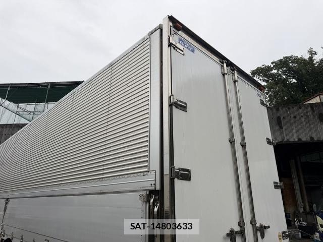 Nissan QUON 2016-05 8871902-28